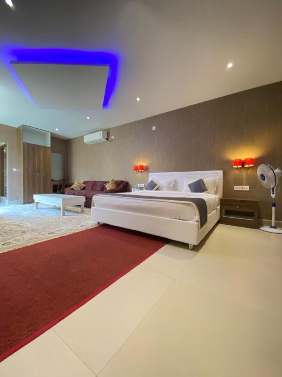 Montecarlo Hotel مهاباليبورام المظهر الخارجي الصورة