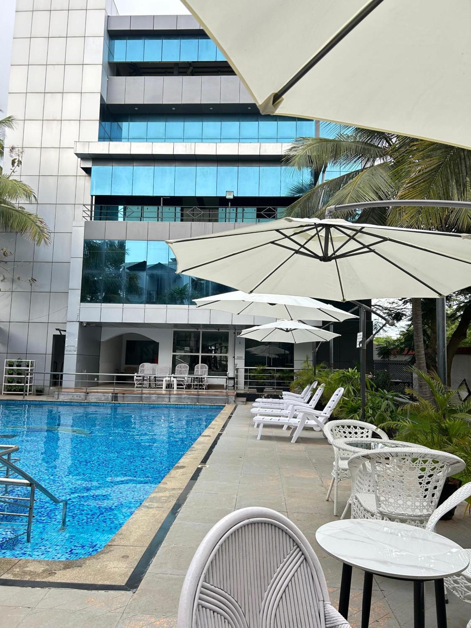 Montecarlo Hotel مهاباليبورام المظهر الخارجي الصورة
