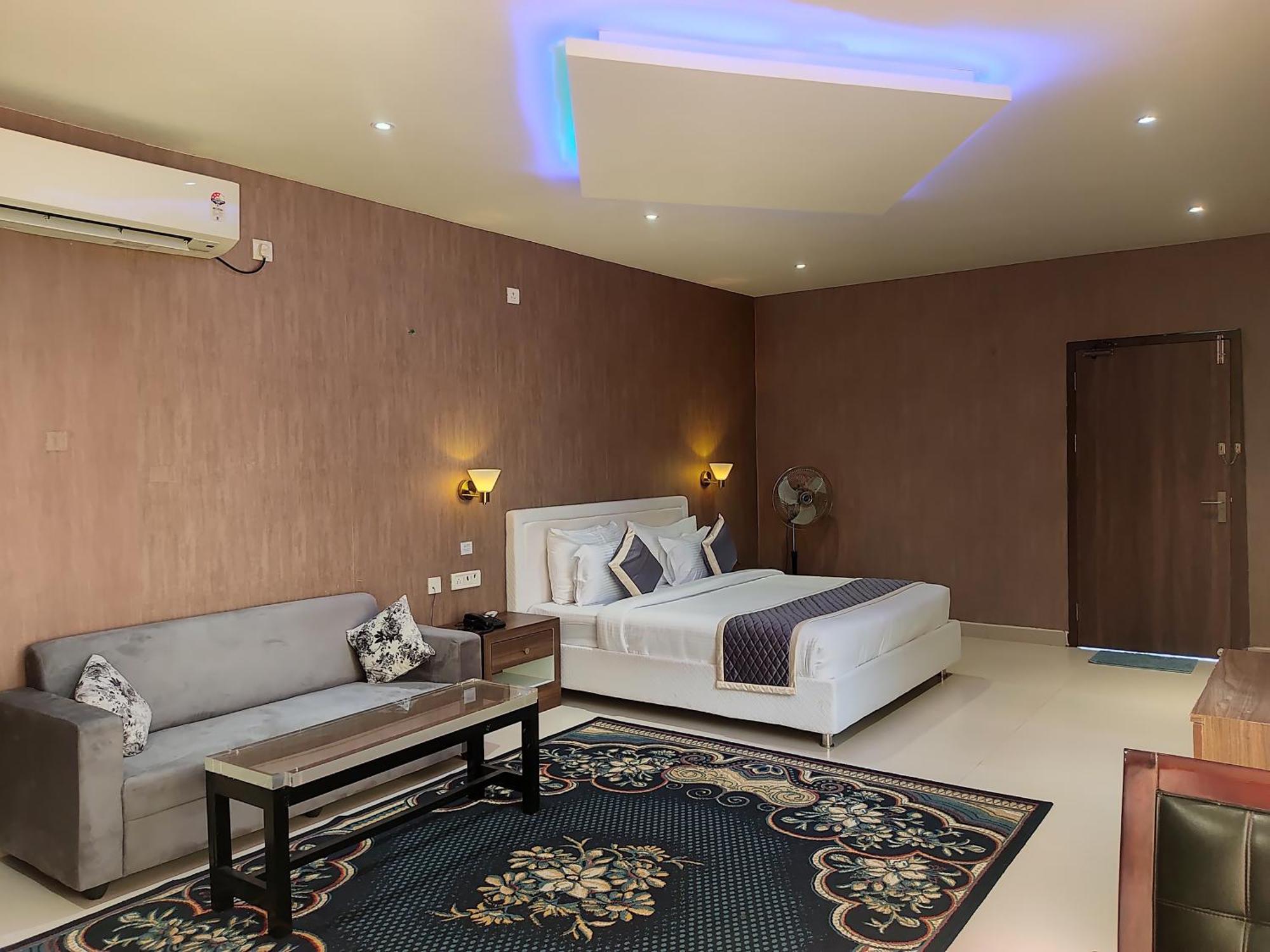 Montecarlo Hotel مهاباليبورام المظهر الخارجي الصورة